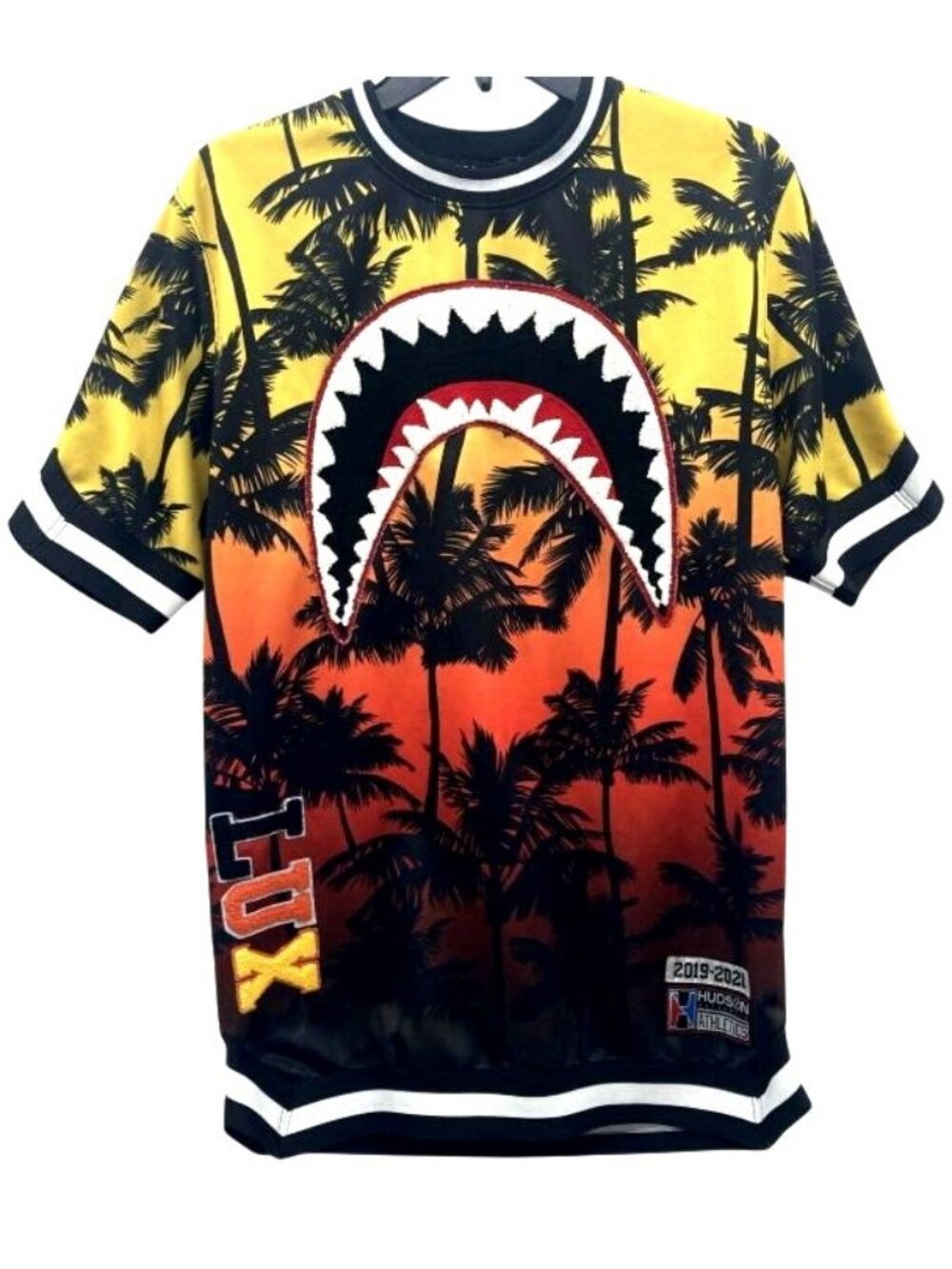 Hudson Outerwear Men's Palm Tree Sunset Graphic T-Shirt Shark Embroidery Size L